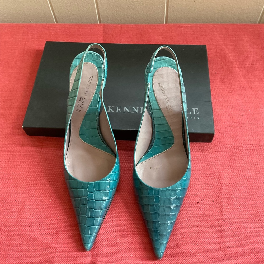 GOOD - Kenneth Cole Italian Leather Blue Faux Alligator